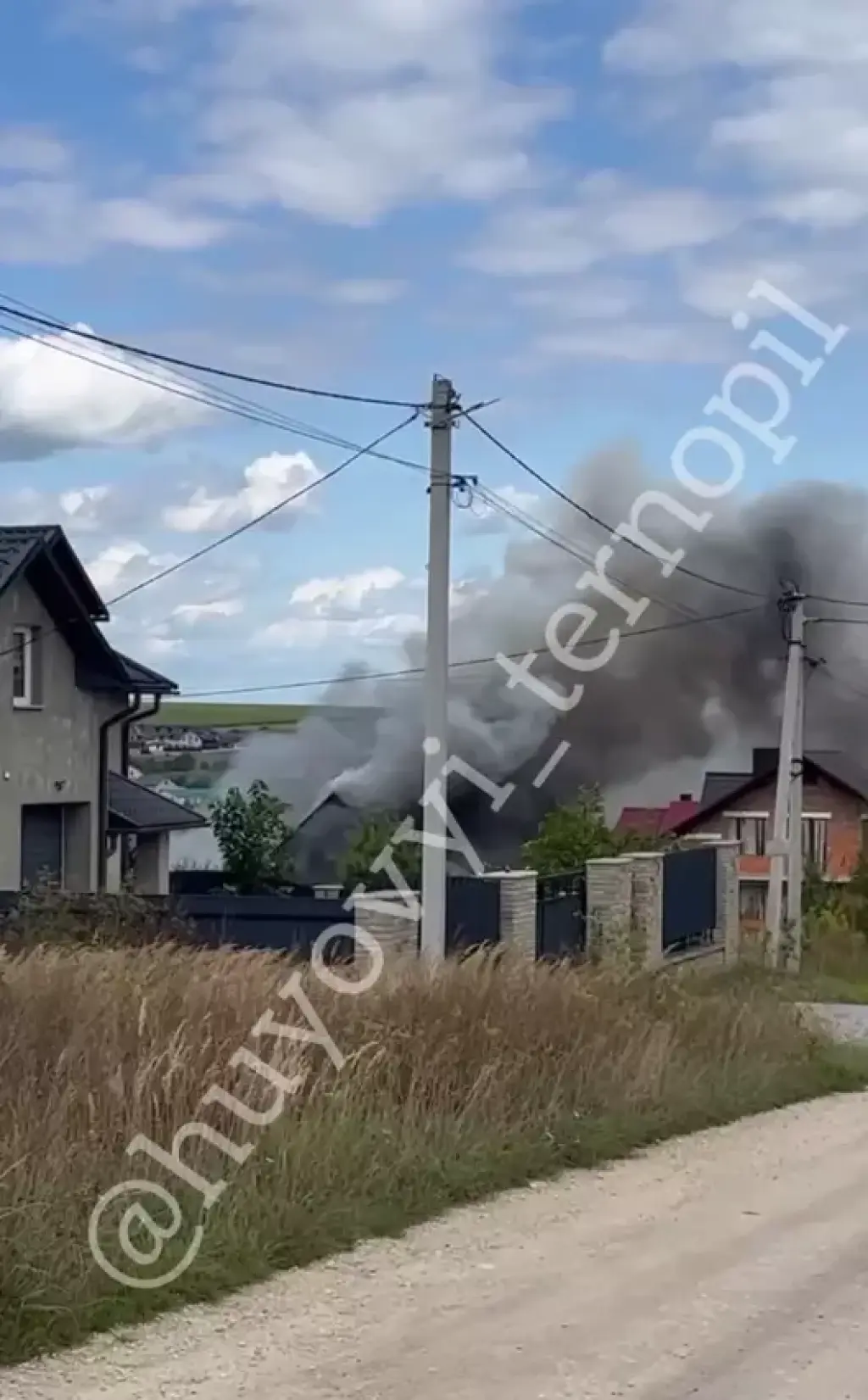 У Байківцях вогнеборці врятували сусідні будівлі від масштабної пожежі