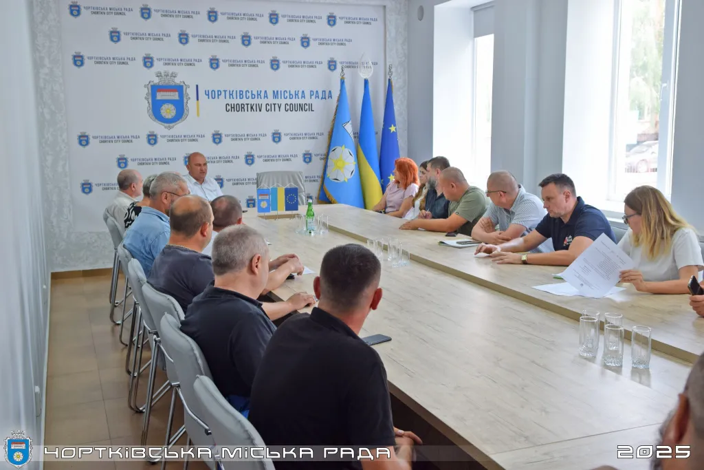 У Чорткові почали ховати інтернет-кабелі під землю