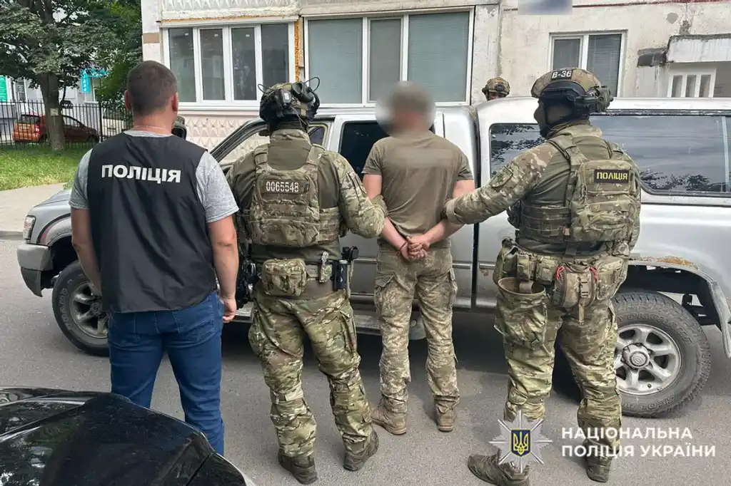 Жителю Тернопільщини, який організовував нелегальний виїзд чоловіків за кордон, загрожує до 9 років в’язниці