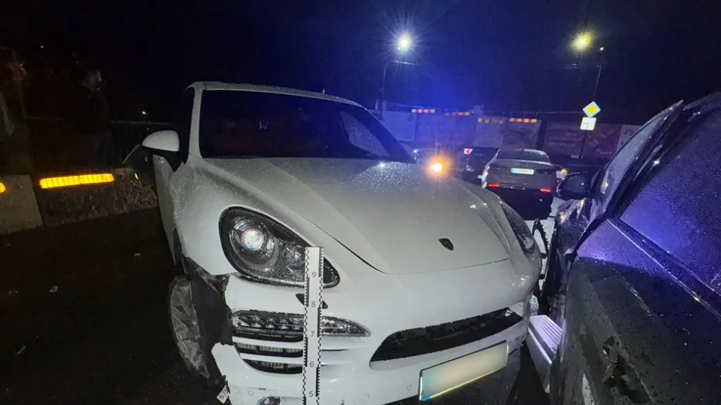 У Тернополі зіткнулися Porsche та Hyundai: травмовано чоловіка