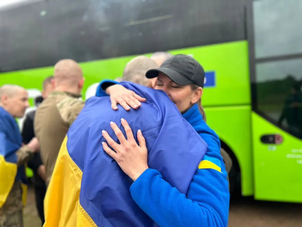 З російського полону звільнено 205 українців: серед них військові та цивільні