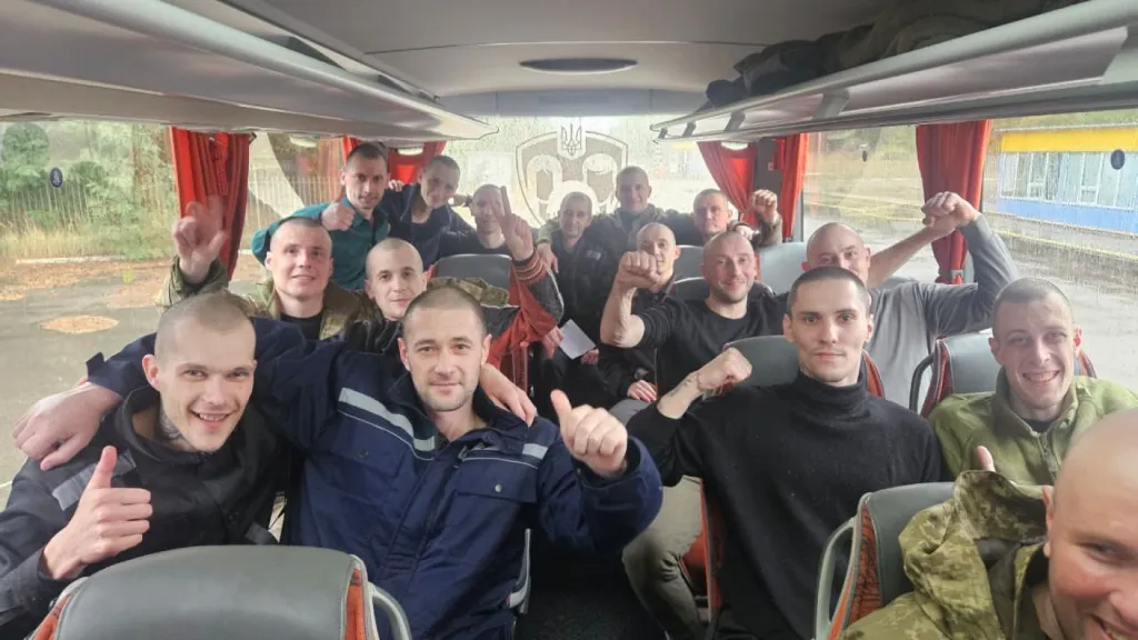 З російського полону звільнено 205 українців: серед них військові та цивільні