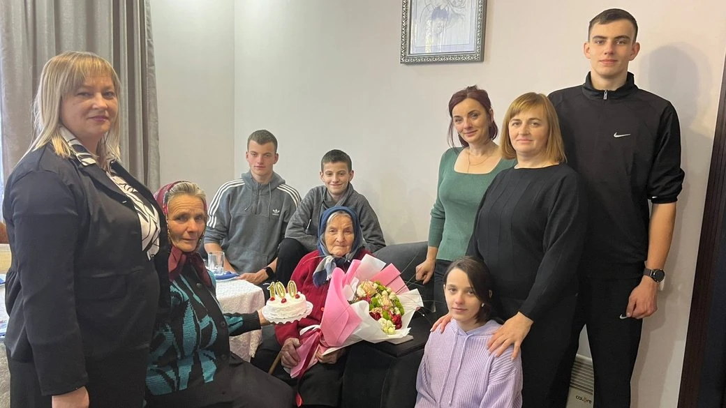 “Грамоту обласної ради читала без окулярів”: жителька Тернопільщини відзначила столітній ювілей