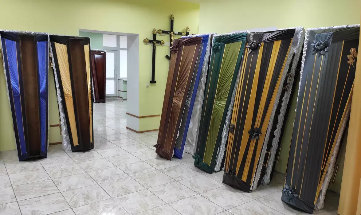 Тисячі гривень на квіти, труну, одяг та лампадки: ми з’ясували, скільки коштує поховати людину в Тернополі