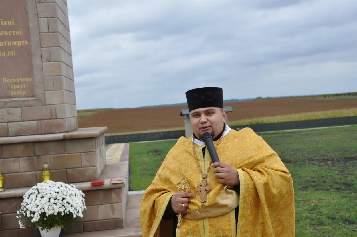 «Душі їхні у блаженстві перебуватимуть»: у Косові освятили новозбудований продовжений цвинтар