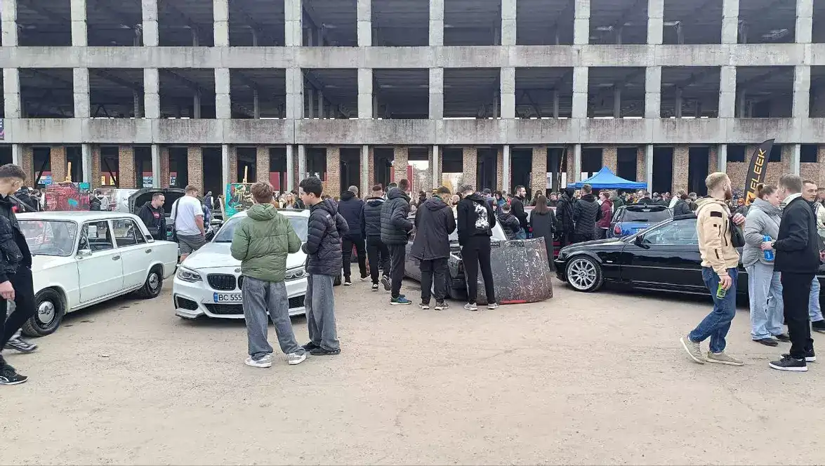 Гул моторів заради перемоги: у Тернополі організували благодійний автофест