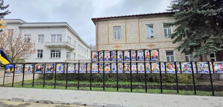 На алеї Віри та Надії з’явились нові портрети безвісти зниклих захисників із Чортківської громади