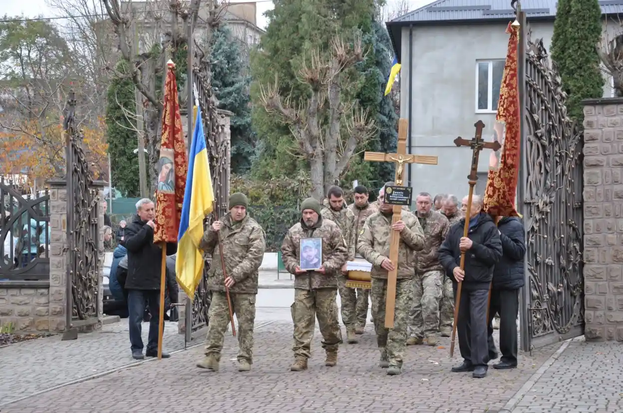 Загиблий Герой Бабкін Дмитро повернувся до рідного Звиняча через півтора року, «на щиті»