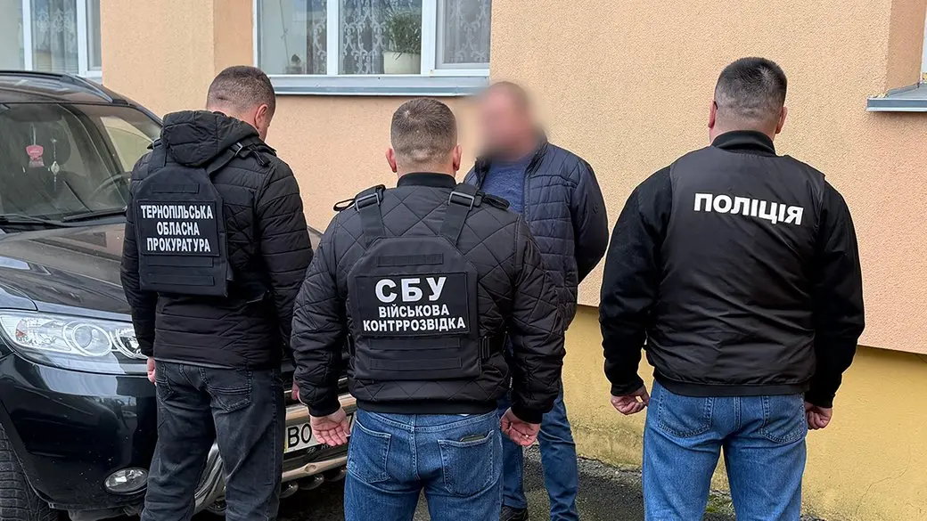 У Тернополі чоловіка підозрюють у вимаганні грошей за зняття з розшуку