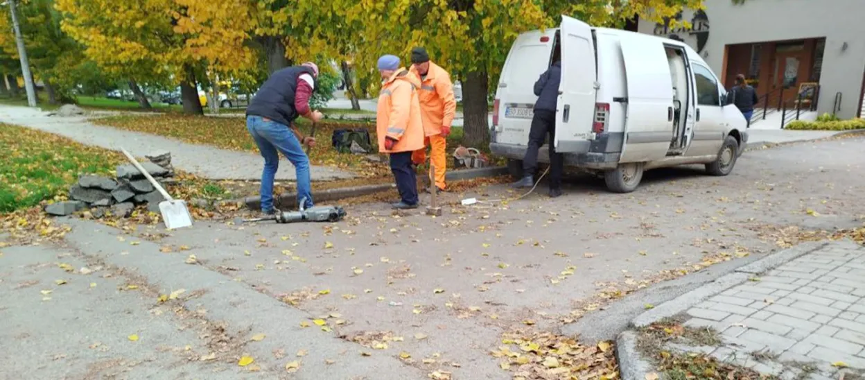 У Чорткові продовжують понижувати тротуари для створення безбар’єрного середовища