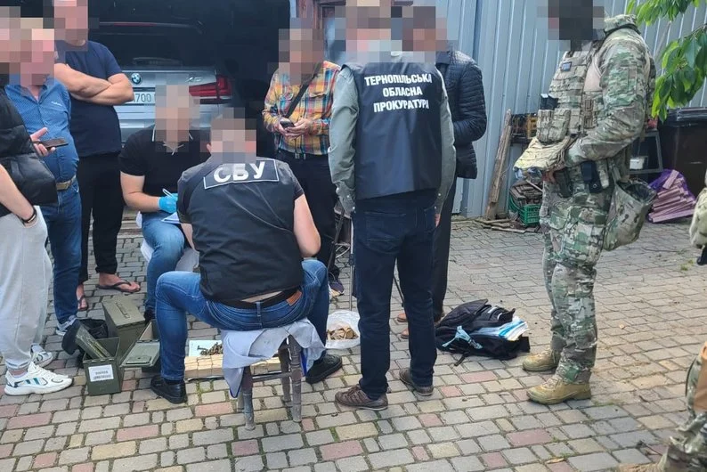 На Тернопільщині судитимуть чоловіка за незаконне зберігання зброї