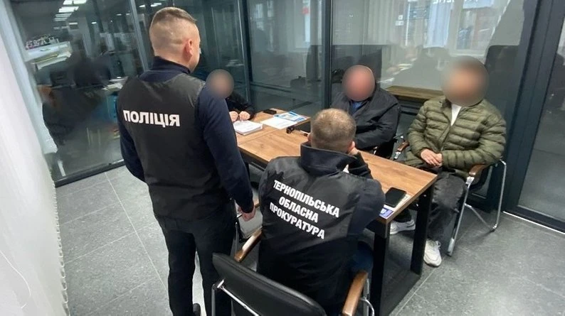 На Тернопільщині працівника лісництва і підприємця підозрюють у незаконній порубці дерев