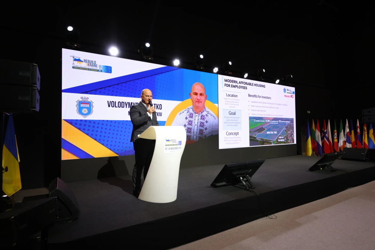 Володимир Шматько презентував інвестиційні проєкти Чорткова на міжнародній конференції «ReBuild Ukraine 2025»