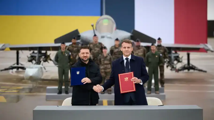 Зеленський і Макрон підписали історичну угоду про ППО та літаки Rafale для України