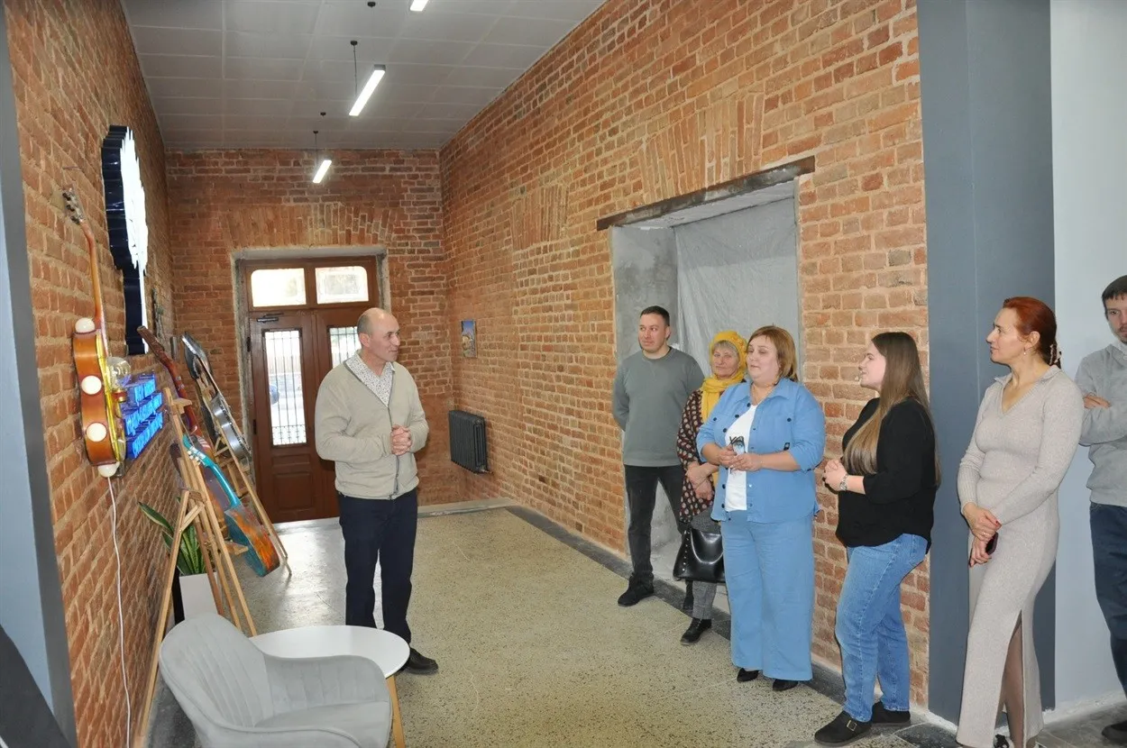 У приміщенні Чортківської первинки відкрили виставку картин місцевого художника Остапа Барановського