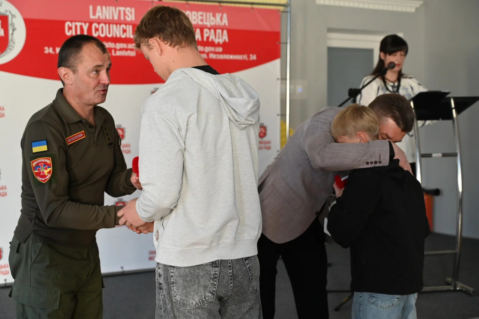 У Лановецькій громаді вручили кулони-обереги дітям полеглих Героїв