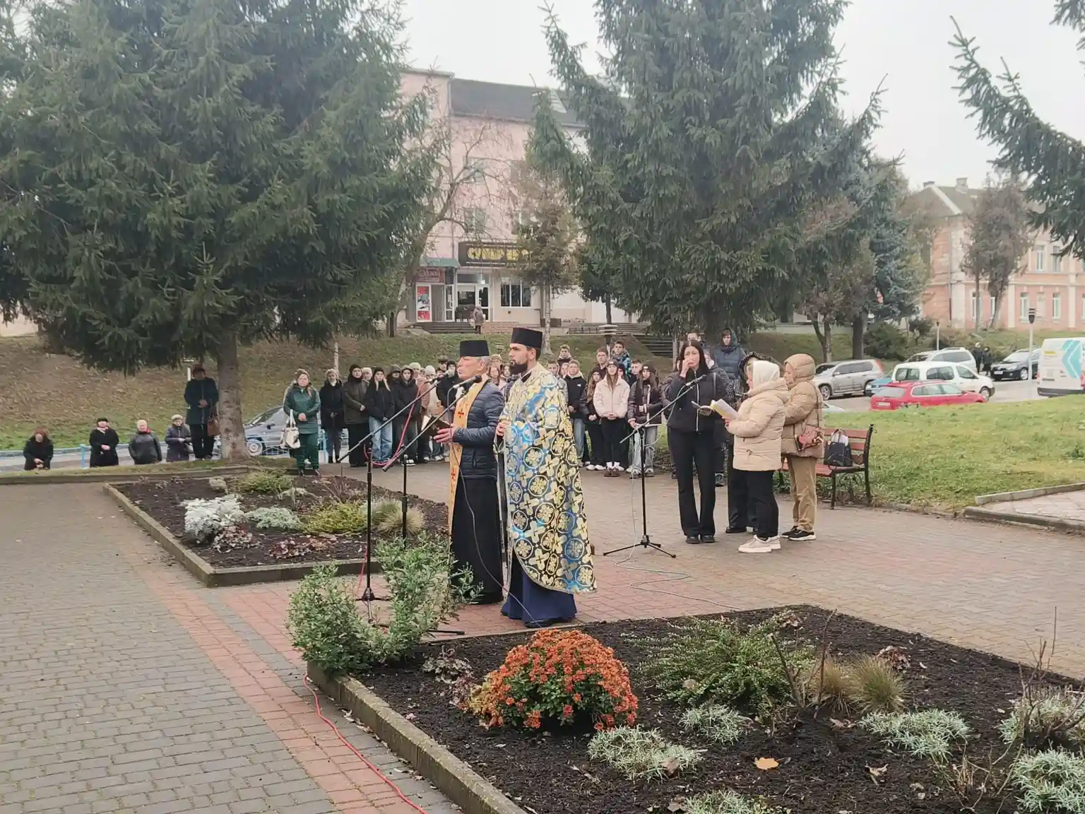 День Гідності та Свободи: урочистості та молитва у Підволочиській громаді