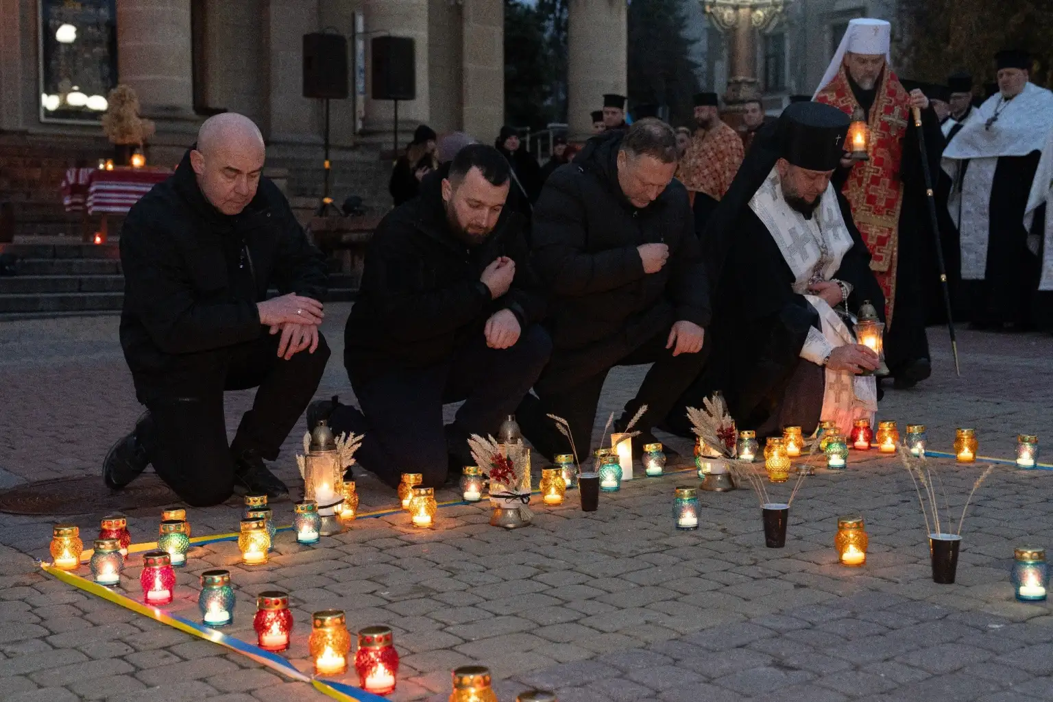 Свічки та молитви: Тернопіль згадує мільйони загиблих під час Голодоморів