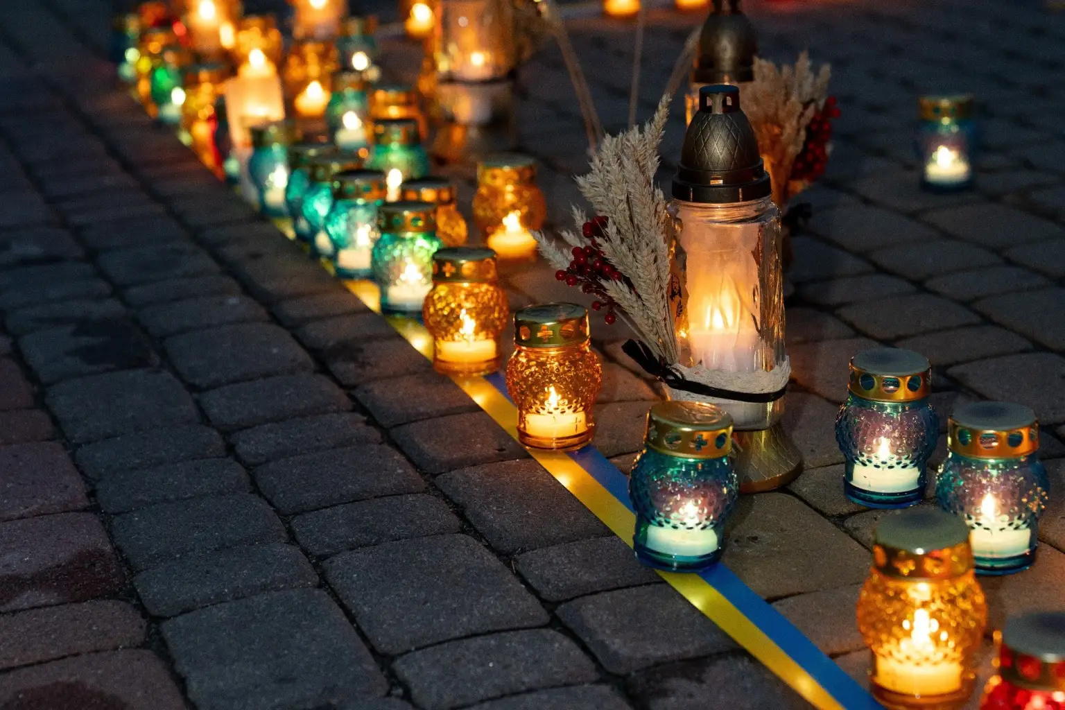 Свічки та молитви: Тернопіль згадує мільйони загиблих під час Голодоморів