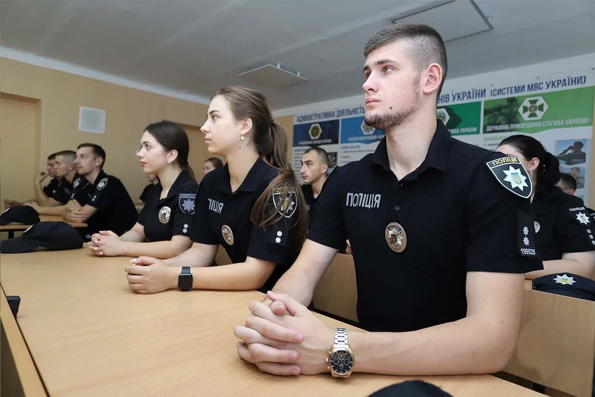 У трьох школах Чортківської громади працюють шкільні офіцери