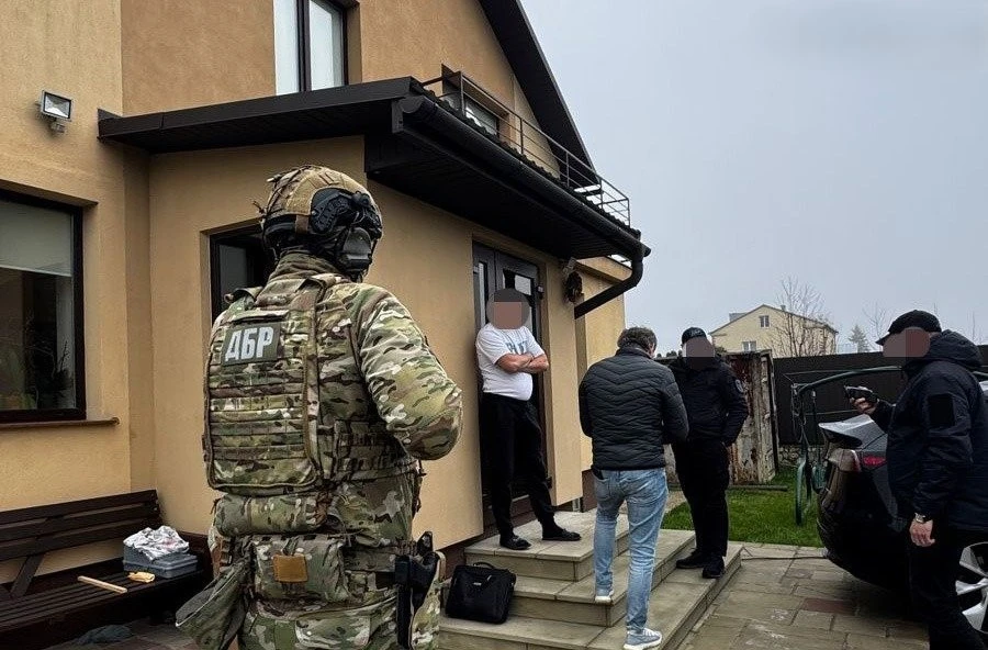 ДБР викрило масштабну схему хабарів у Держпраці: топчиновник з Тернопільщини під вартою
