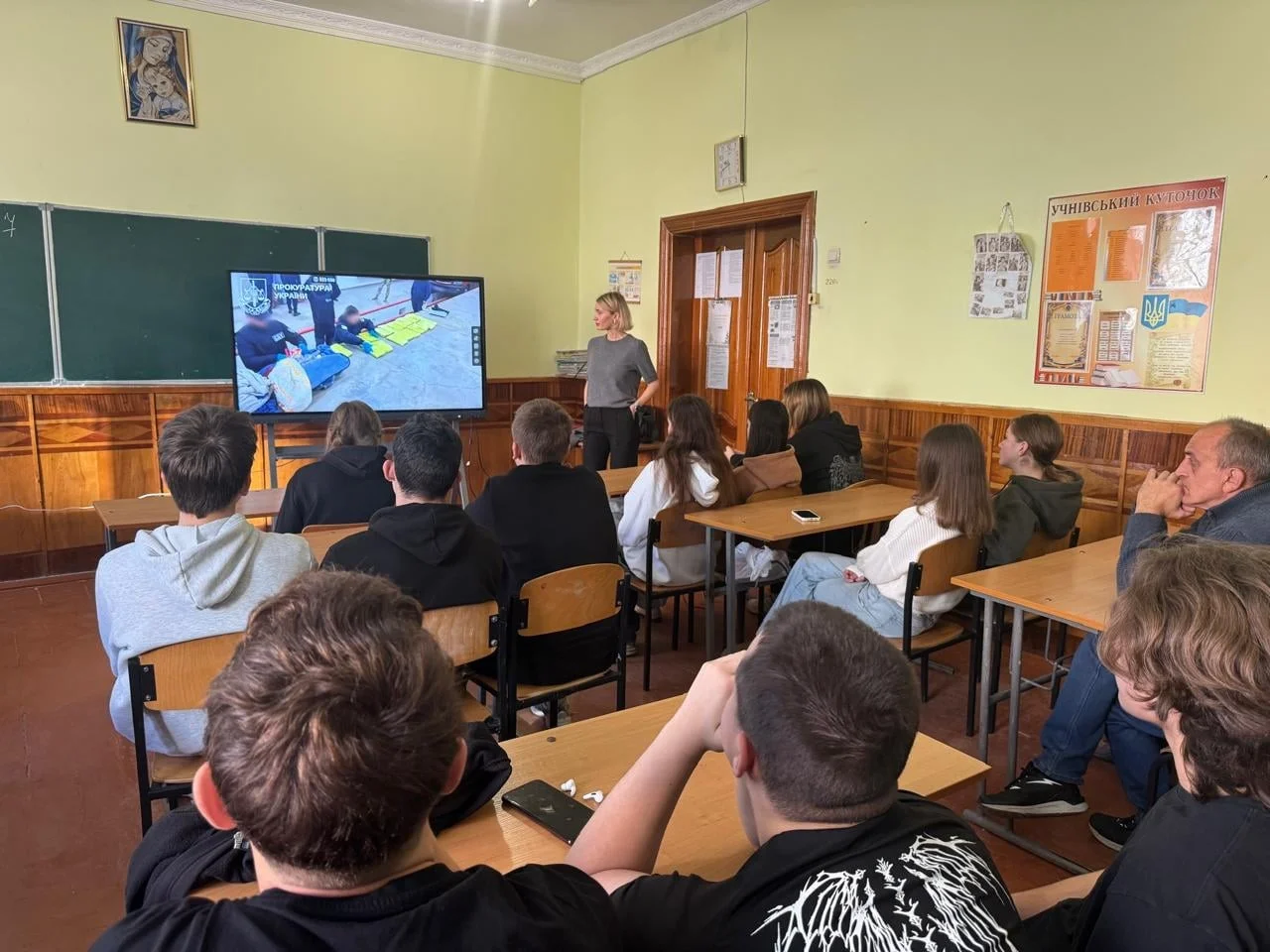 У школах Тернопільщини дітям розповіли про шкоду наркотика «Кратом»