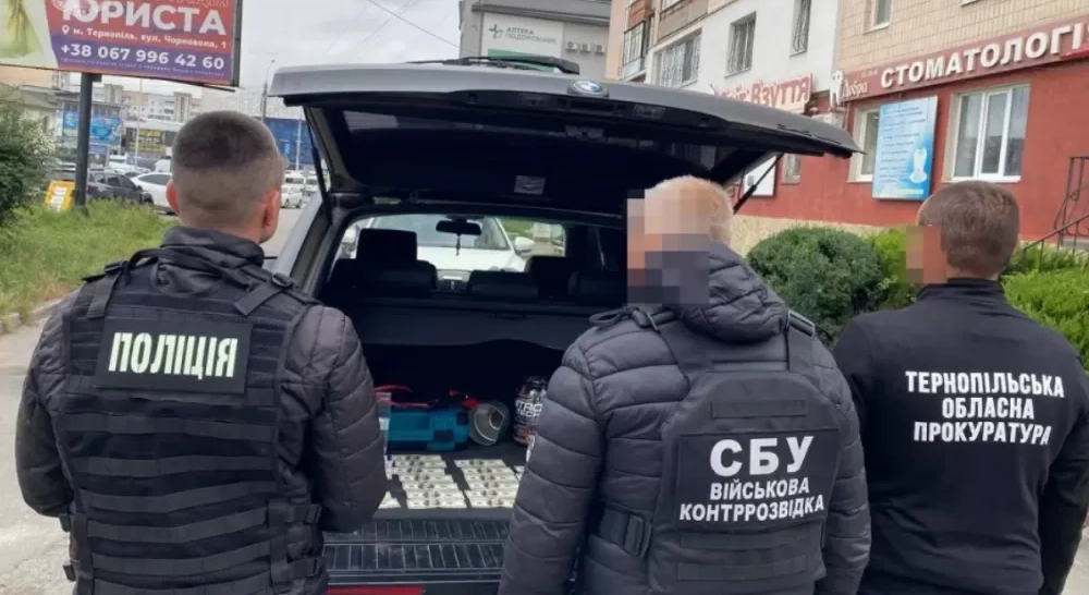 На Тернопільщині чоловіка судитимуть за отримання хабаря в 2500 доларів
