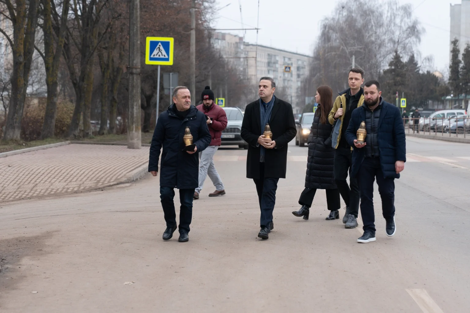 Міжнародні партнери відвідали місце ракетного удару в Тернополі та пообіцяли підтримку постраждалим родинам