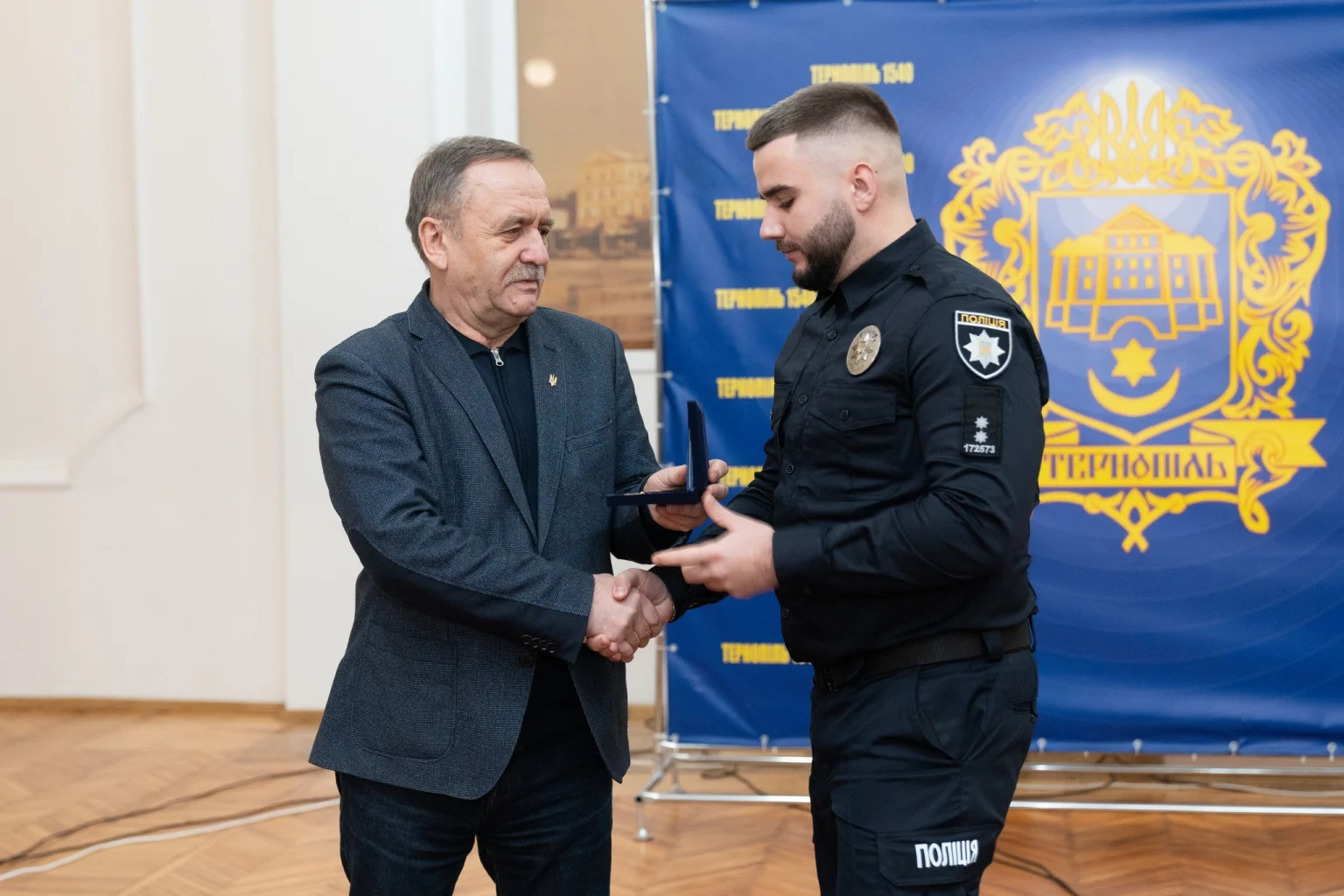 Нагородили людей, які рятували жителів Тернополя після російської атаки 19 листопада