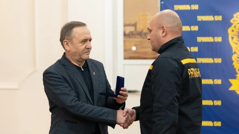 Нагородили людей, які рятували жителів Тернополя після російської атаки 19 листопада