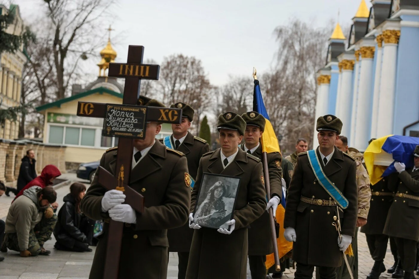 Художниця з Тернопільщини Мирослава Копча загинула на фронті: з героїнею прощалися у Михайлівському соборі в Києві