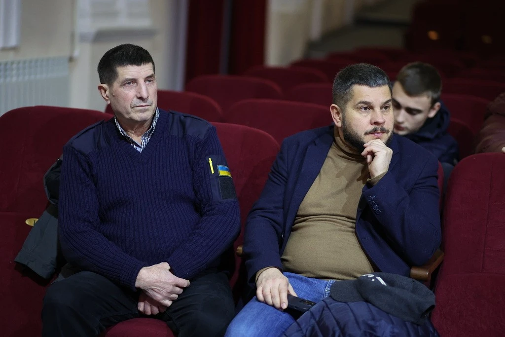 Представники ГУР уперше зібрали родини полонених: у Тернополі відбулася зустріч із Координаційним штабом