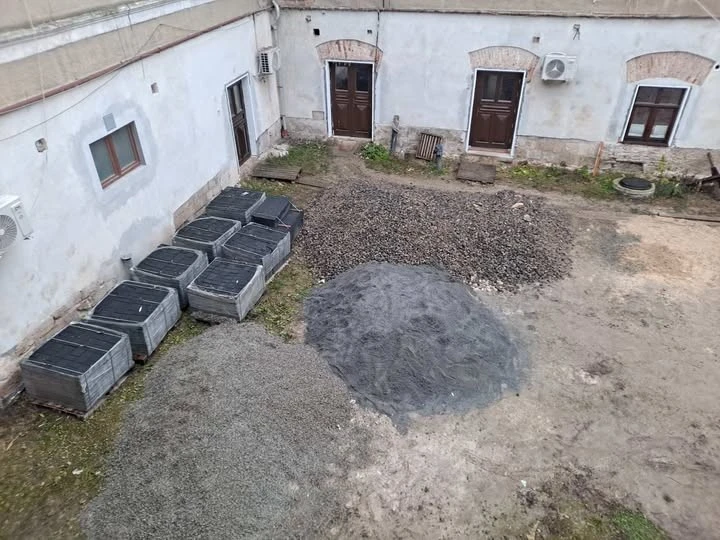 Спалахнув публічний конфлікт через історичну бруківку біля ратуші в Бережанах