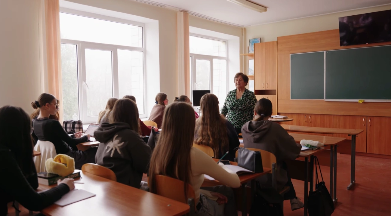 Понад 60 років у школі: історія тернопільської вчительки Іванни Олійник