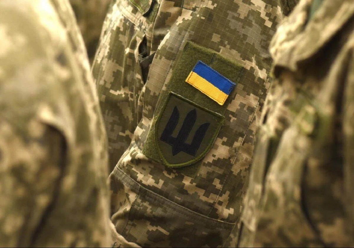 Збирають теплі речі і смаколики для захисників