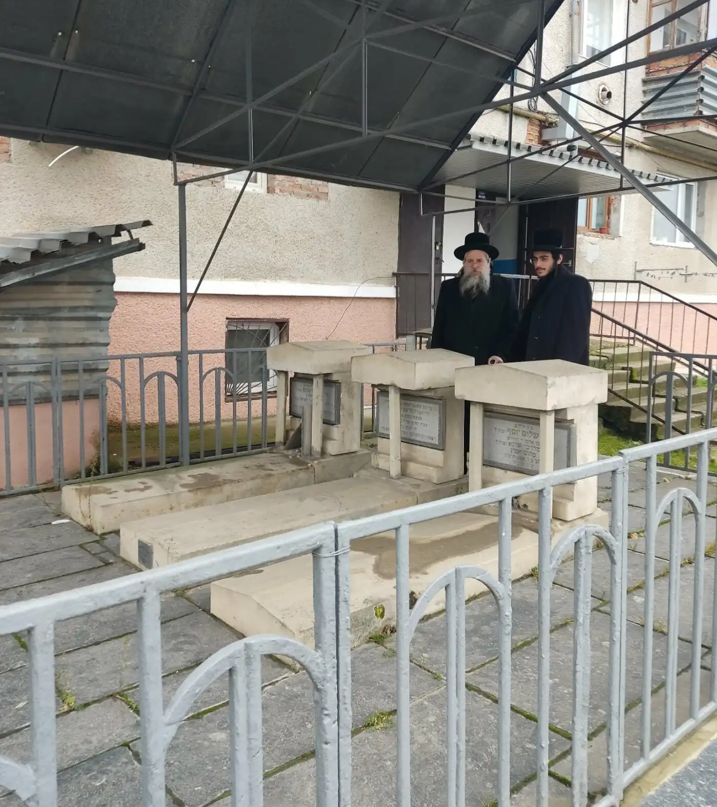 Планують збудувати копію синагоги: на Тернопільщині побували нащадки відомих рабинів Фрідманів