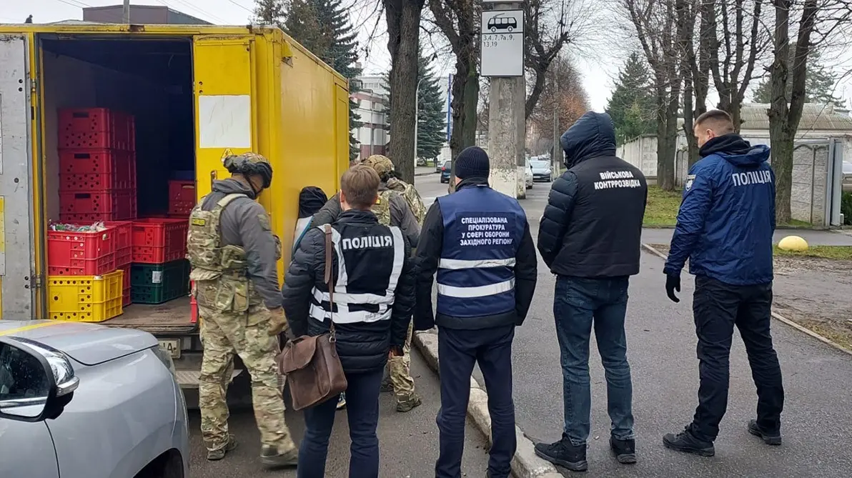 Викрадали провізію для військових шпиталів – на Хмельниччині викрито злочинну групу
