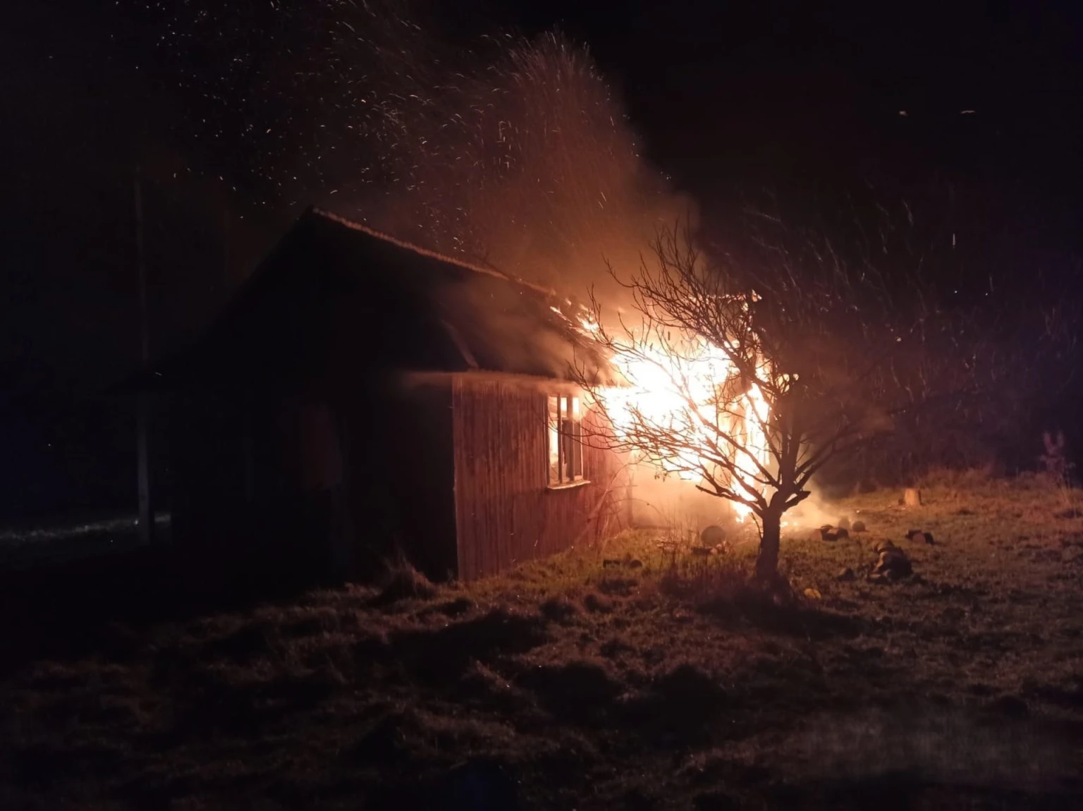 На Прикарпатті чоловіку повідомлено про підозру у вбивстві та підпалі будинку, – прокуратура