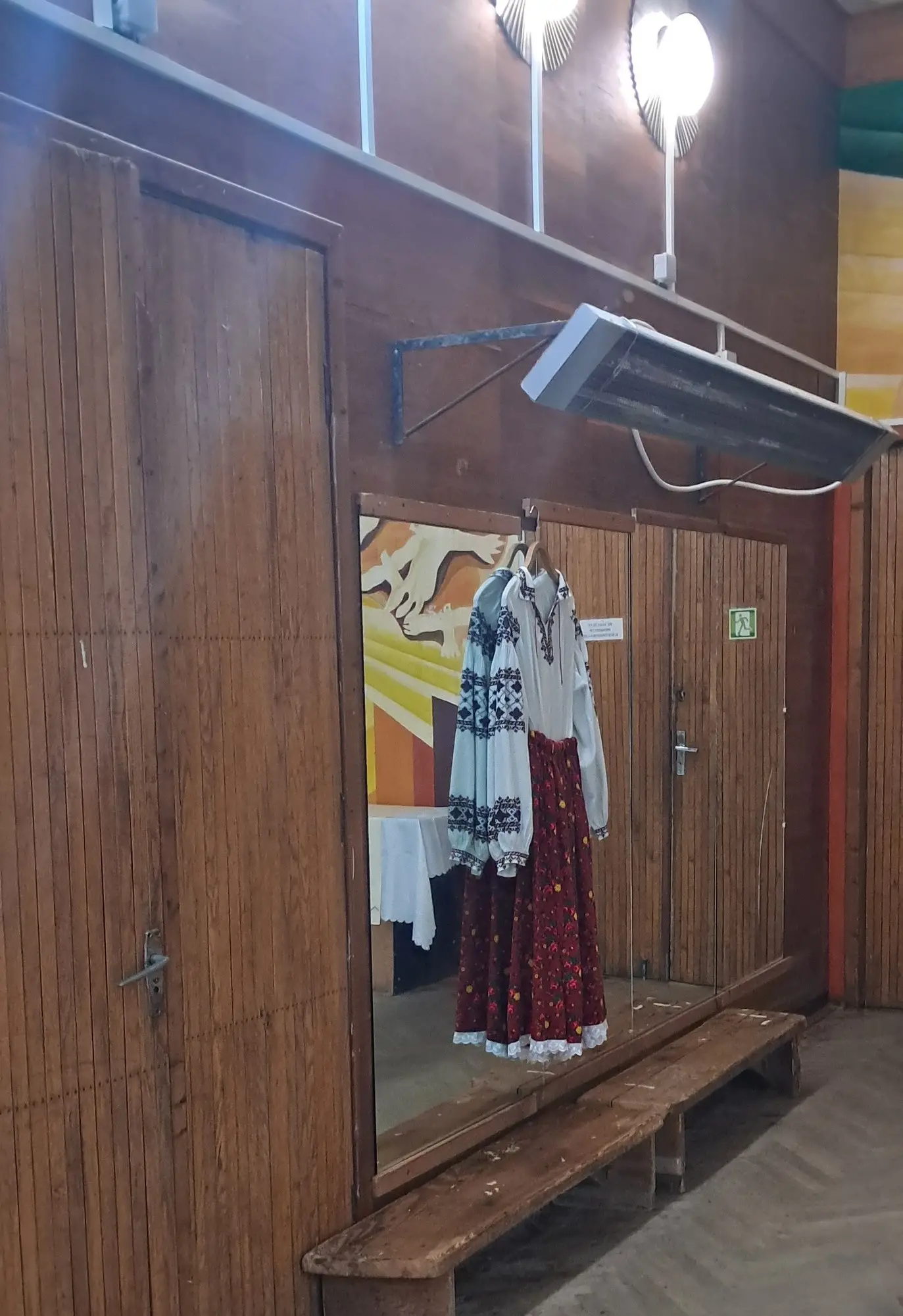 До 20-річчя Дня вишиванки у Бережанах розпочали колективне вишивання сорочки значних розмірів