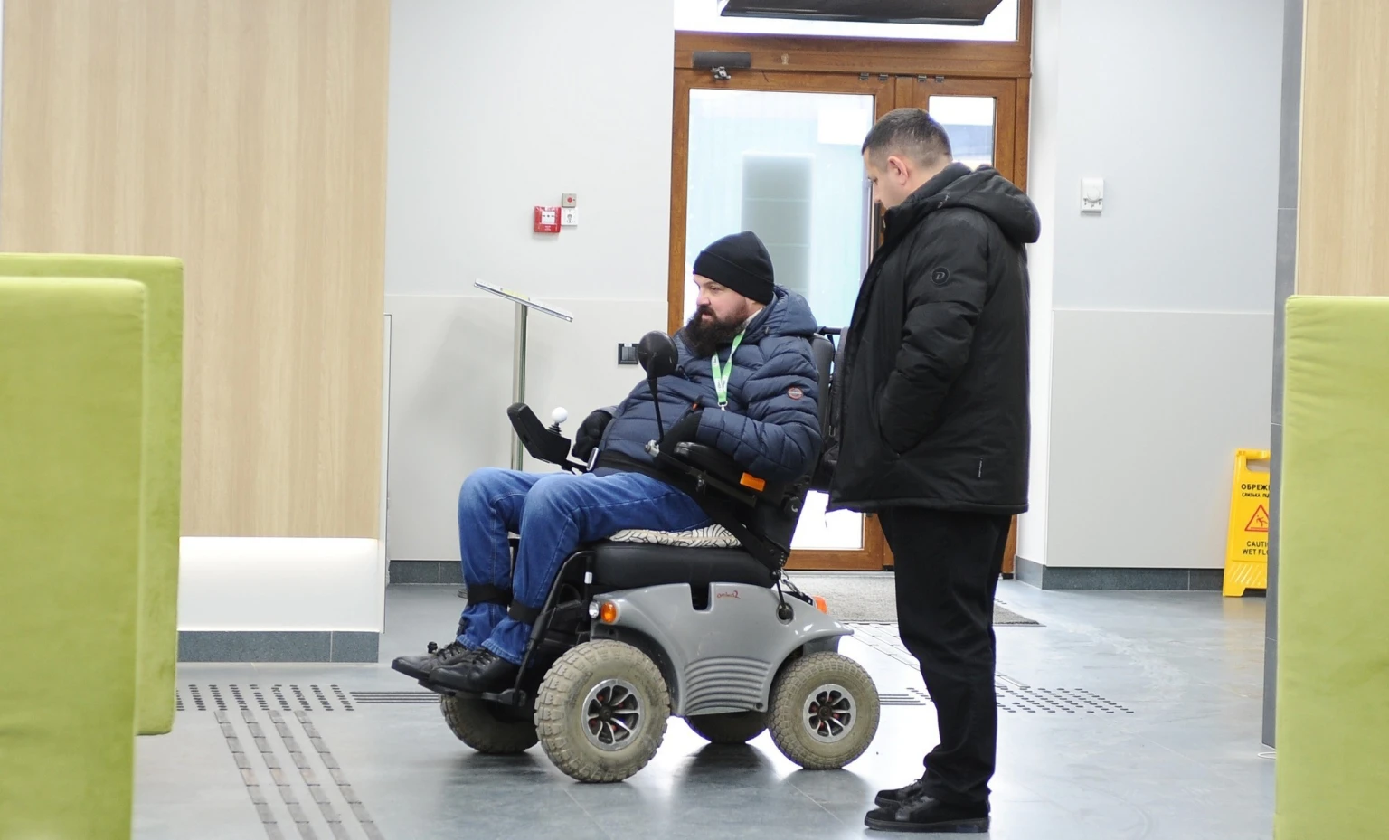У Чорткові відкрили єдине на Тернопільщині безбар’єрне відділення банку