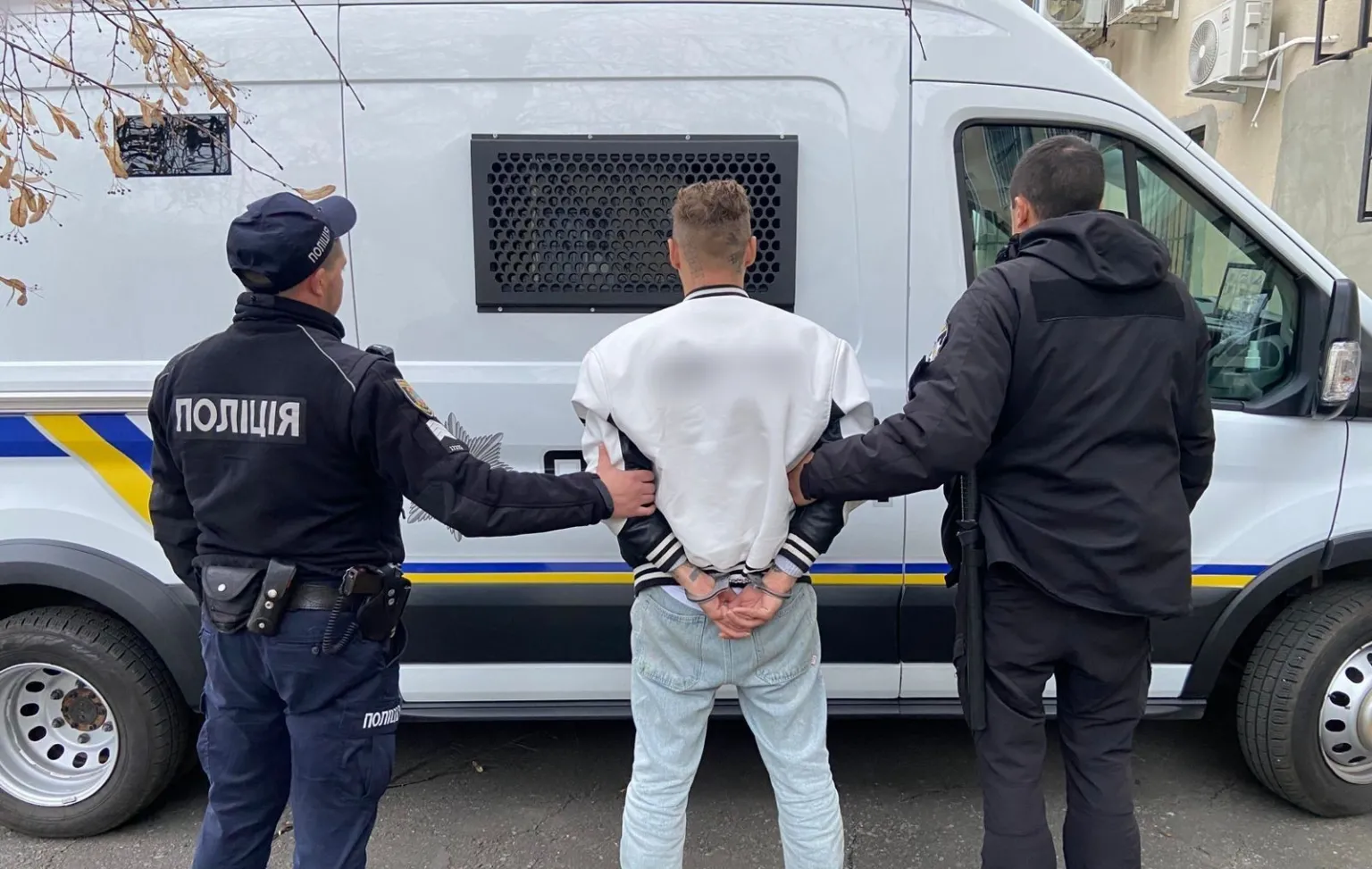 Поліцейські затримали двох жителів Одеси за підозрою у збуті наркотиків та психотропів.