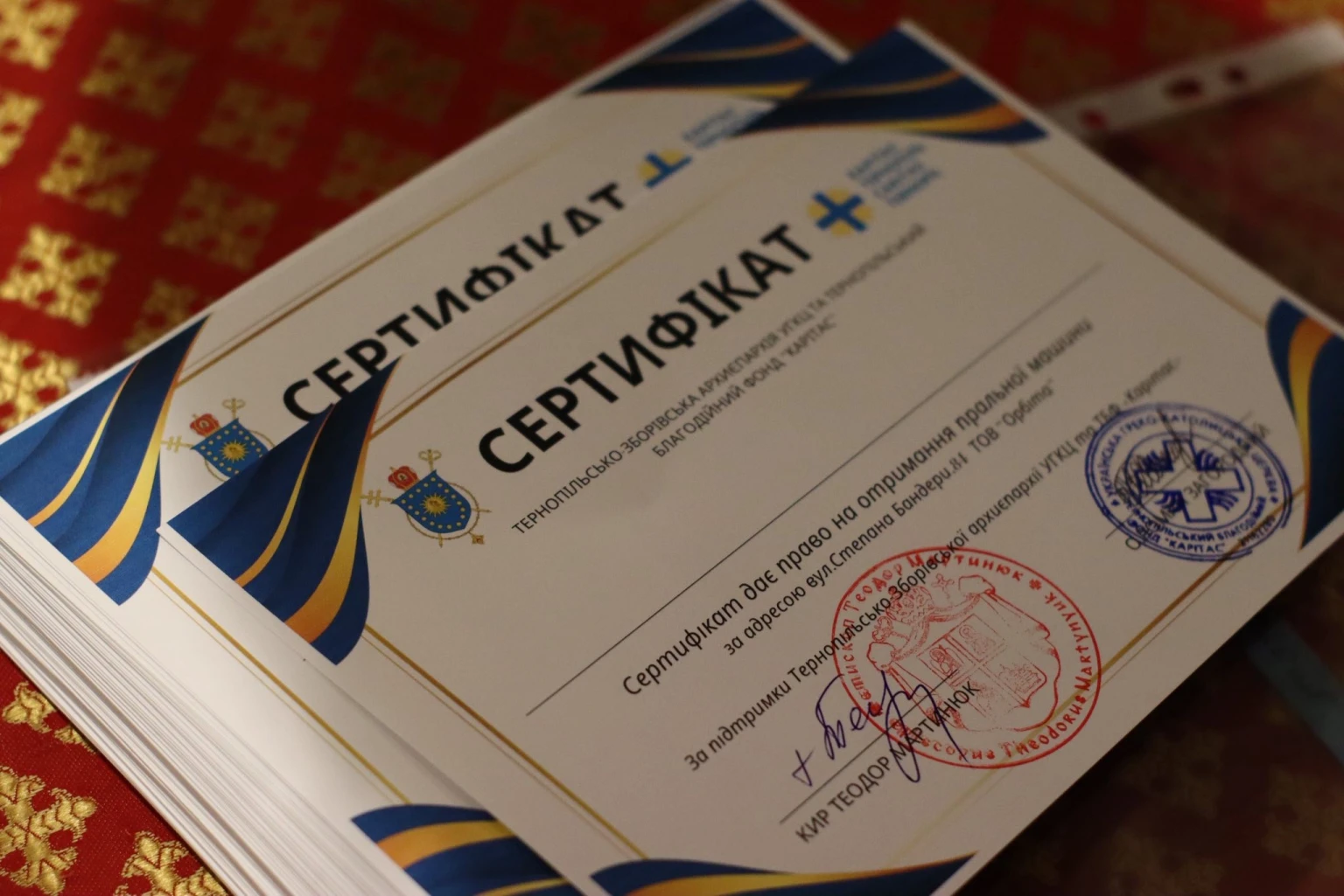 120 сертифікатів на пральні машини передали сім’ям, які постраждали від обстрілу в Тернополі
