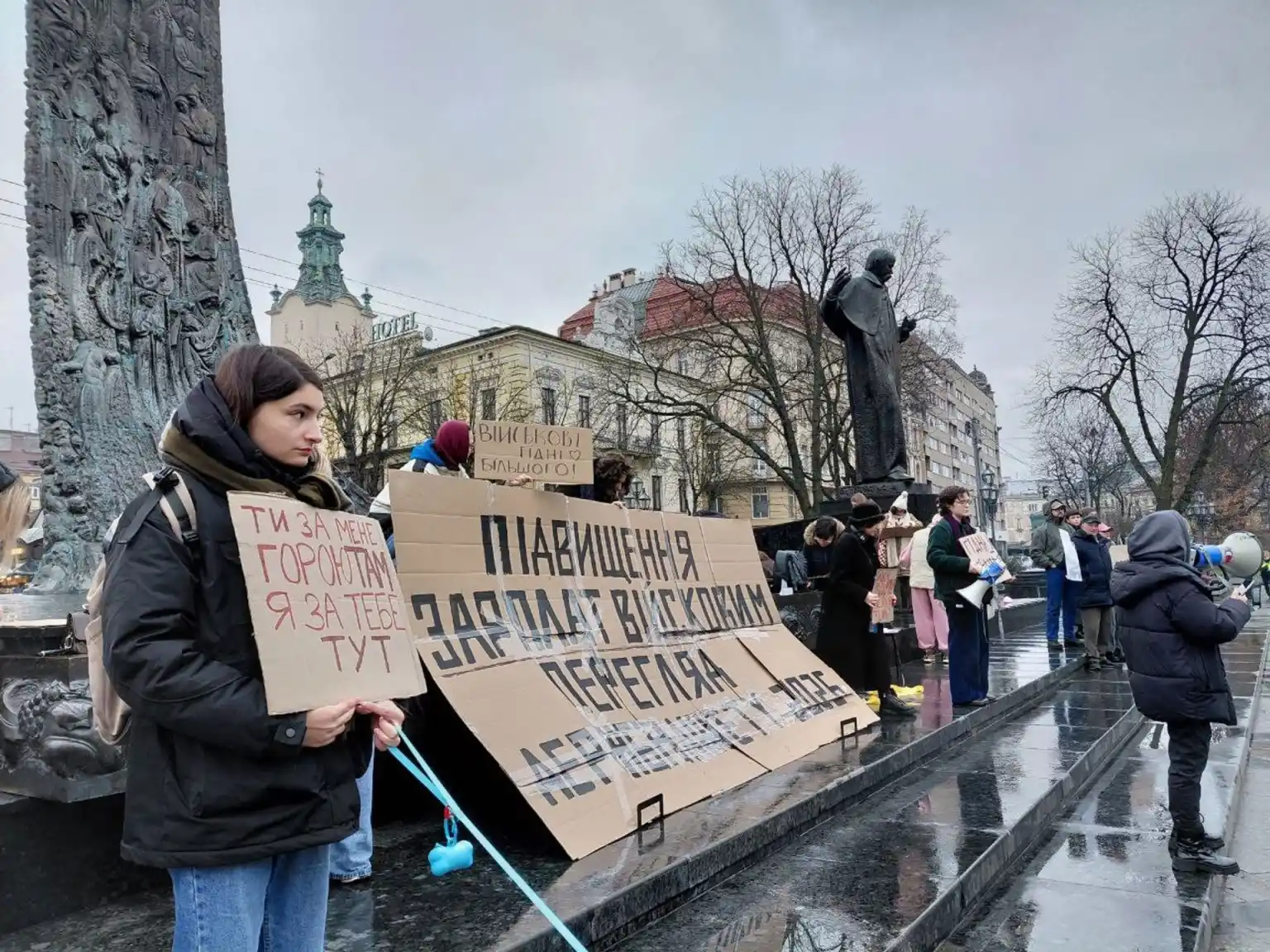 У Львові відбулася акція з вимогою збільшити зарплати військовослужбовцям
