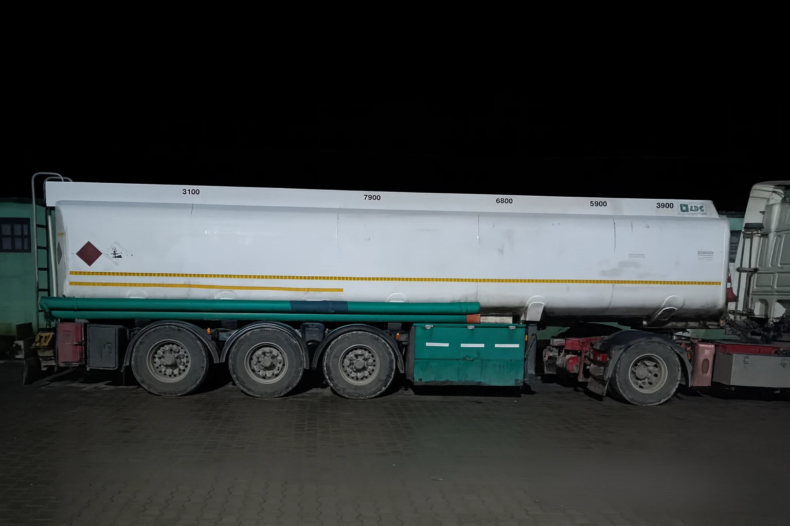 “Хотів продати крадене, приховавши нестачу”: на Тернопільщині викрили водія, який розбавив азотні добрива водою