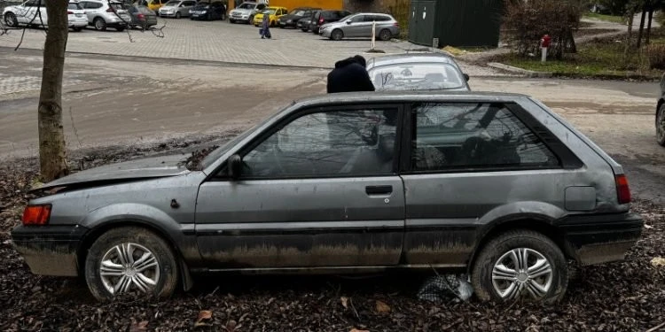 “9 покинутих автомобілів заважають на вулицях Тернополя”: стало відомо, яку проблему вони створюють для людей