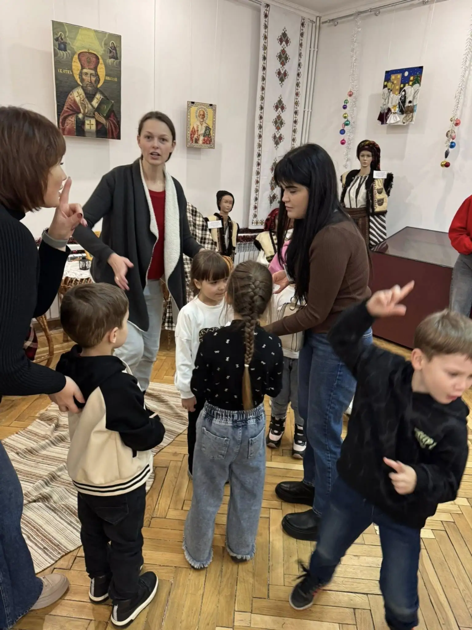 Від Миколая до Різдва: в краєзнавчому музеї у Тернополі створили святкові локації Від Миколая до Різдва: в краєзнавчому музеї у Тернополі створили святкові локації