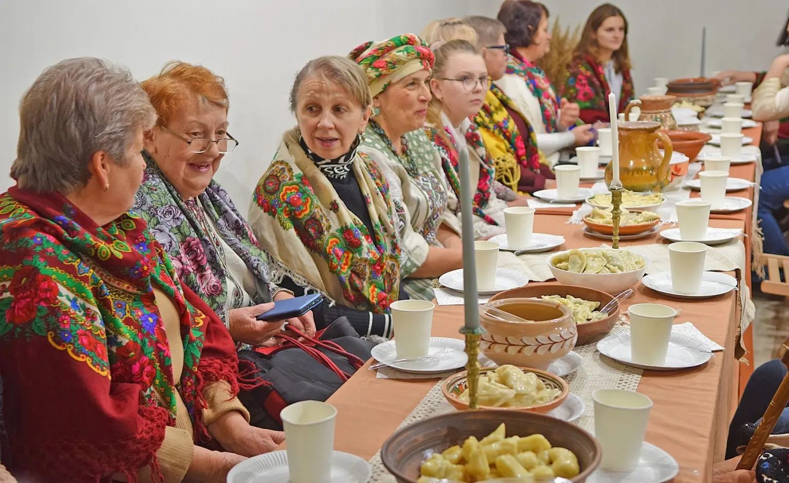Вареничні вечорниці у Чорткові: народний одяг, колядки та традиції Вареничні вечорниці у Чорткові: народний одяг, колядки та традиції