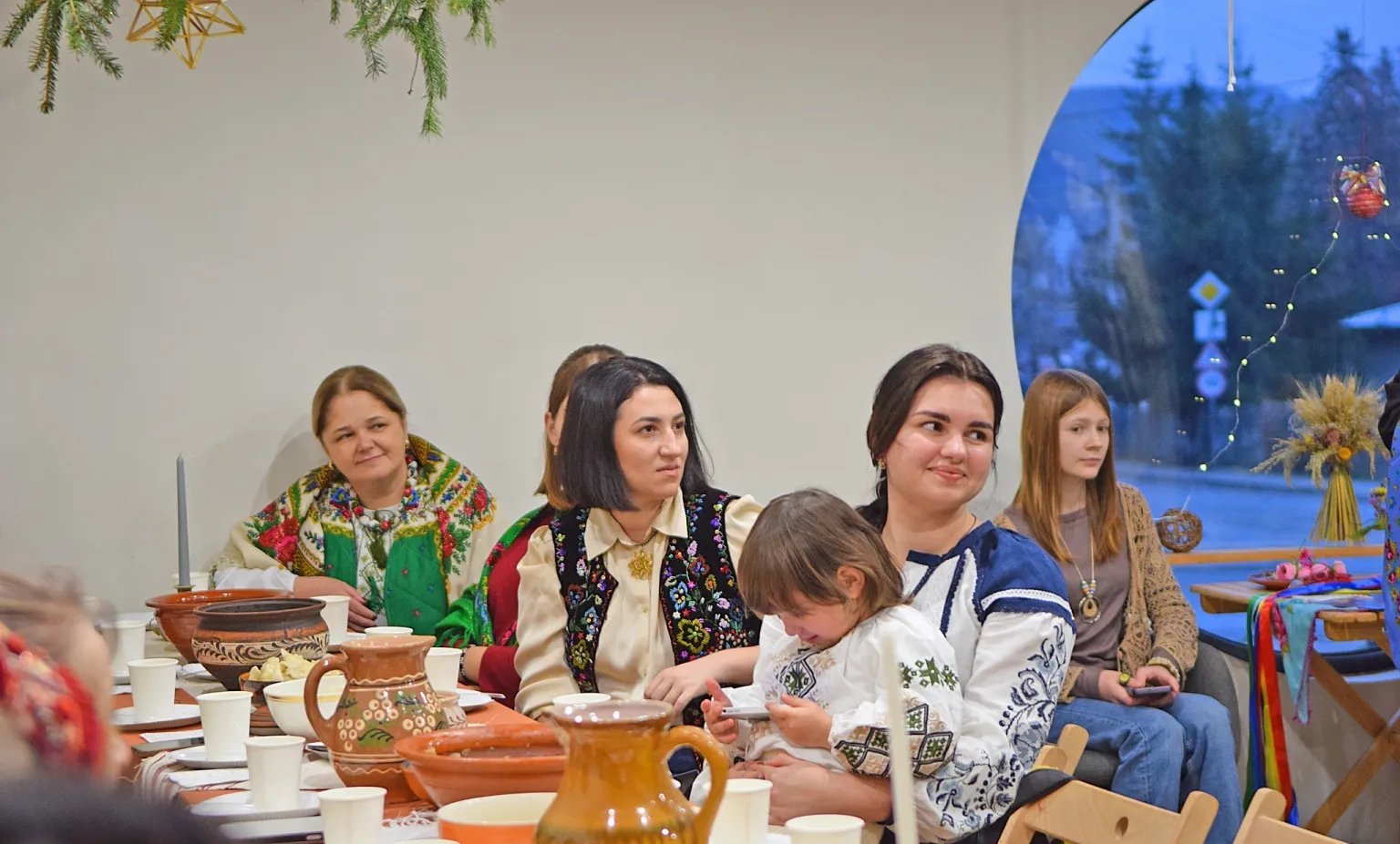 Вареничні вечорниці у Чорткові: народний одяг, колядки та традиції Вареничні вечорниці у Чорткові: народний одяг, колядки та традиції