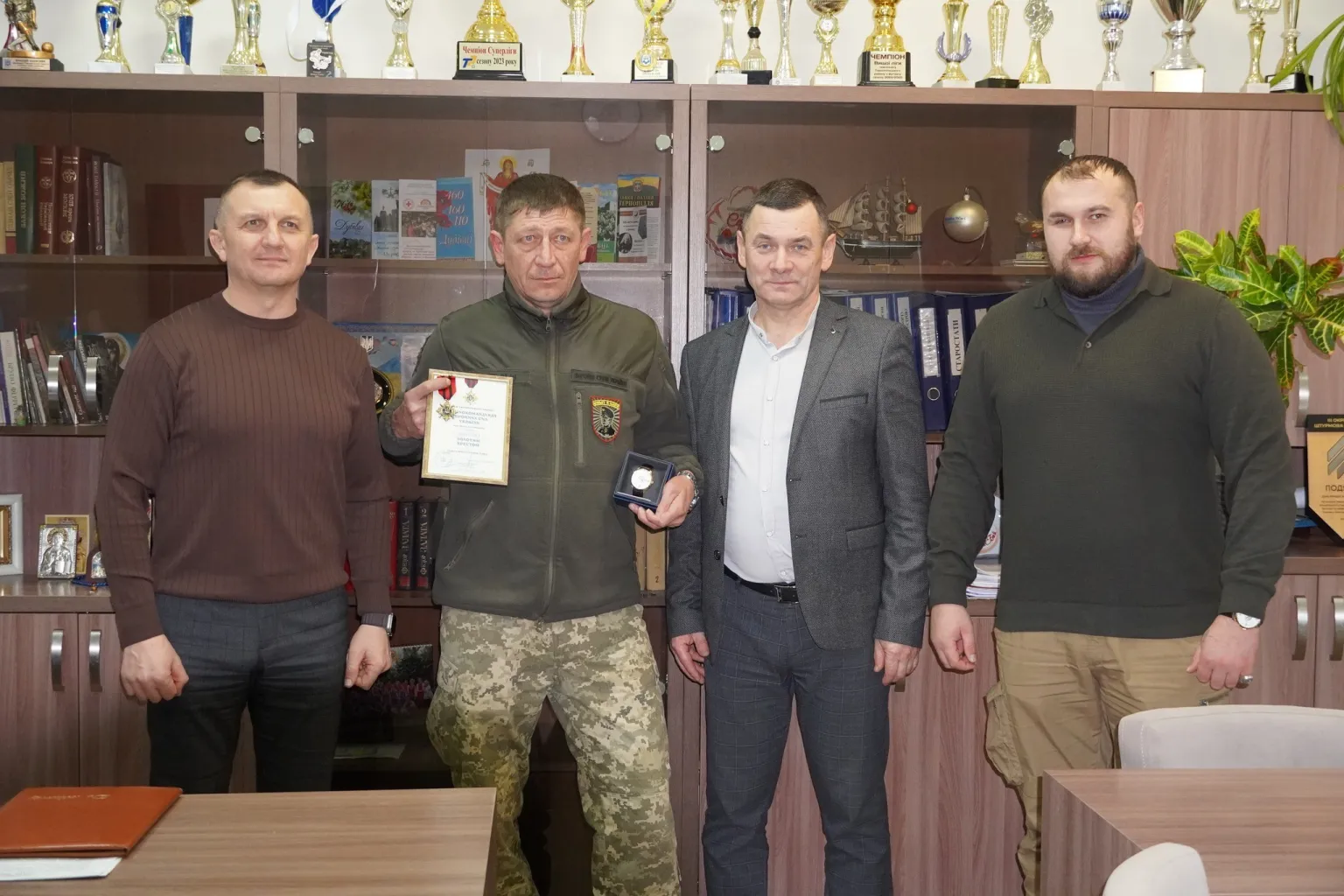 “Золотий хрест” – почесний нагрудний знак Головнокомандувача ЗСУ отримав воїн з Байковецької громади