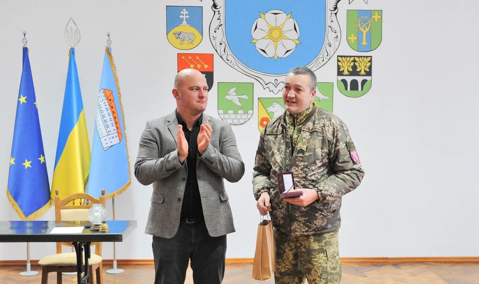 Врятував життя дитині: відзнаку «За честь і відвагу» вручили воїну з Чорткова